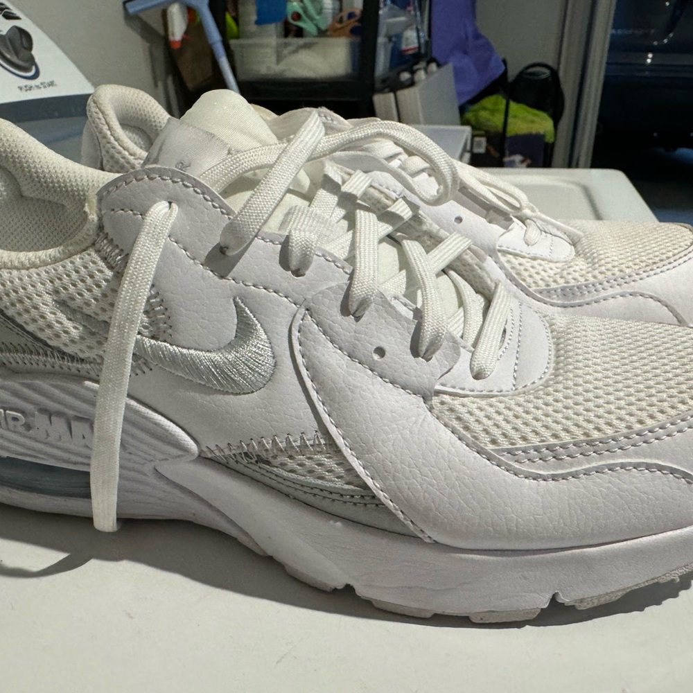 White Nike Air Max
